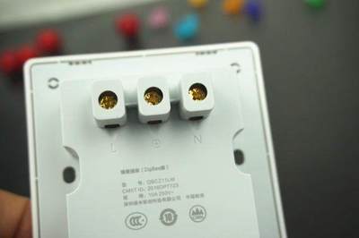 小米智能家居再推新品 墻壁插座讓臥室生活更智能